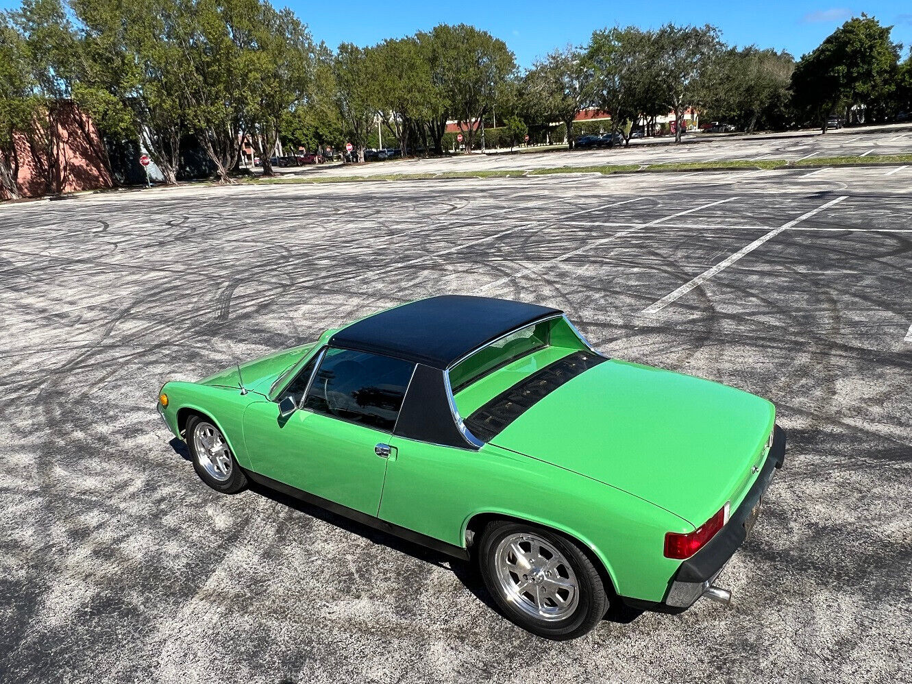 Porsche-914-Coupe-1971-Willow-Green-Black-109435-6