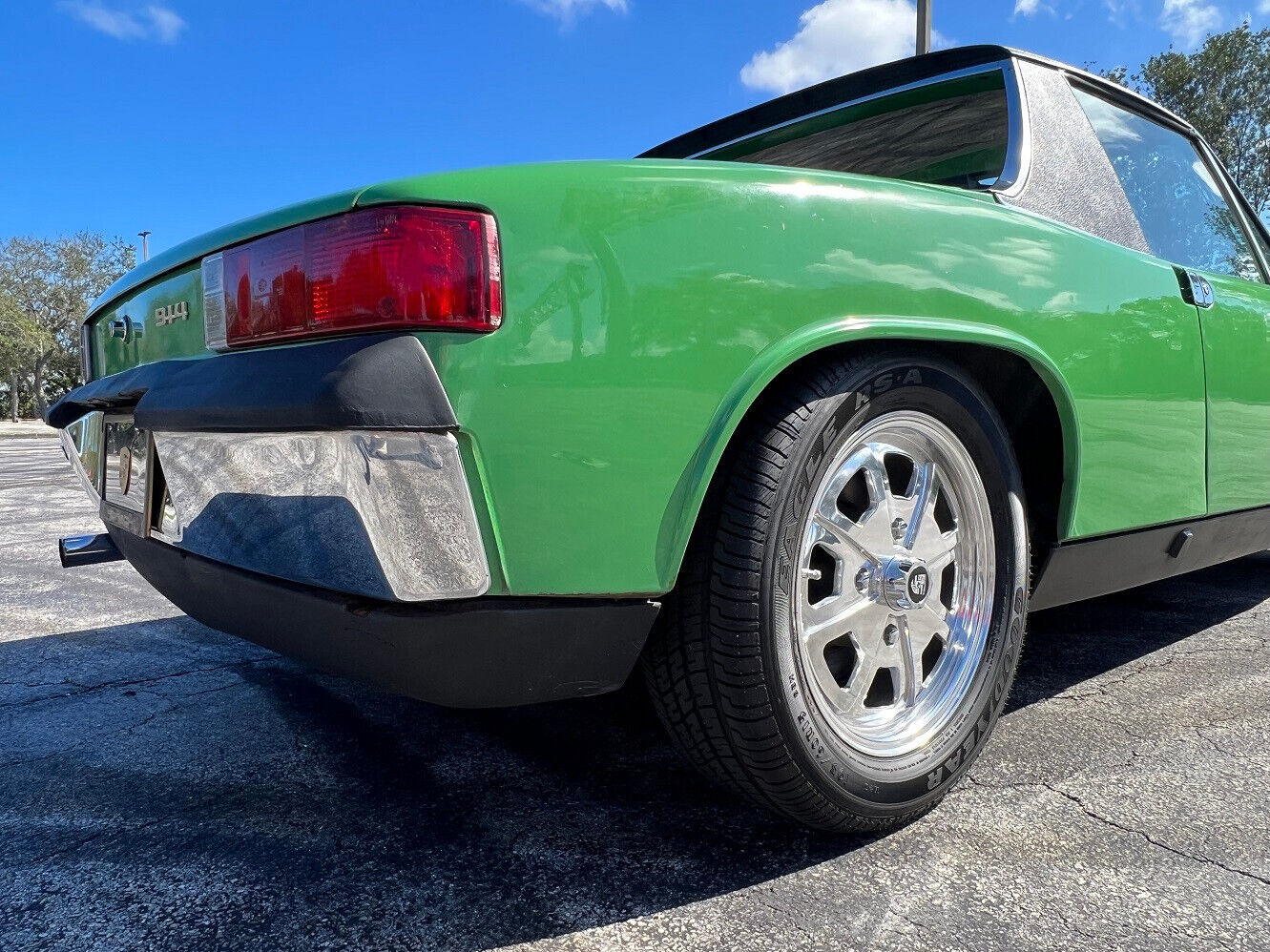 Porsche-914-Coupe-1971-Willow-Green-Black-109435-8