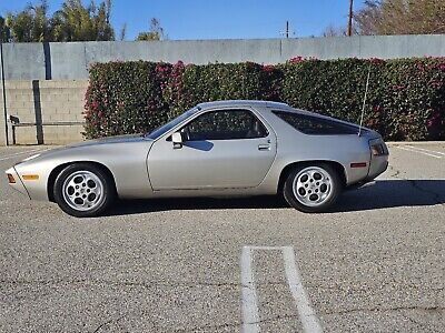 Porsche-928-1982-Grey-131966-1