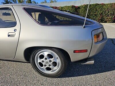 Porsche-928-1982-Grey-131966-12