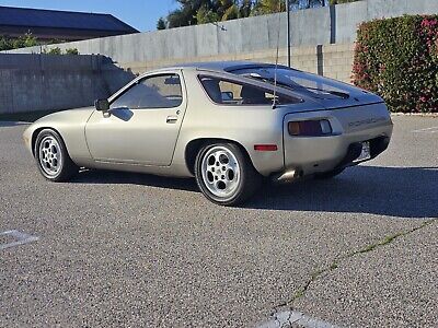 Porsche-928-1982-Grey-131966-2