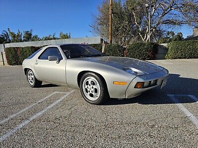 Porsche-928-1982-Grey-131966-23