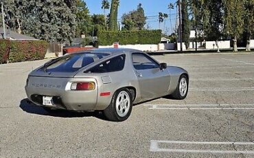 Porsche-928-1982-Grey-131966-25