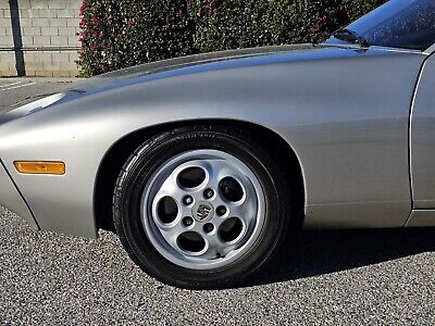 Porsche-928-1982-Grey-131966-8