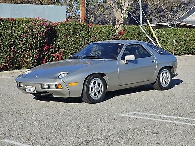 Porsche 928  1982