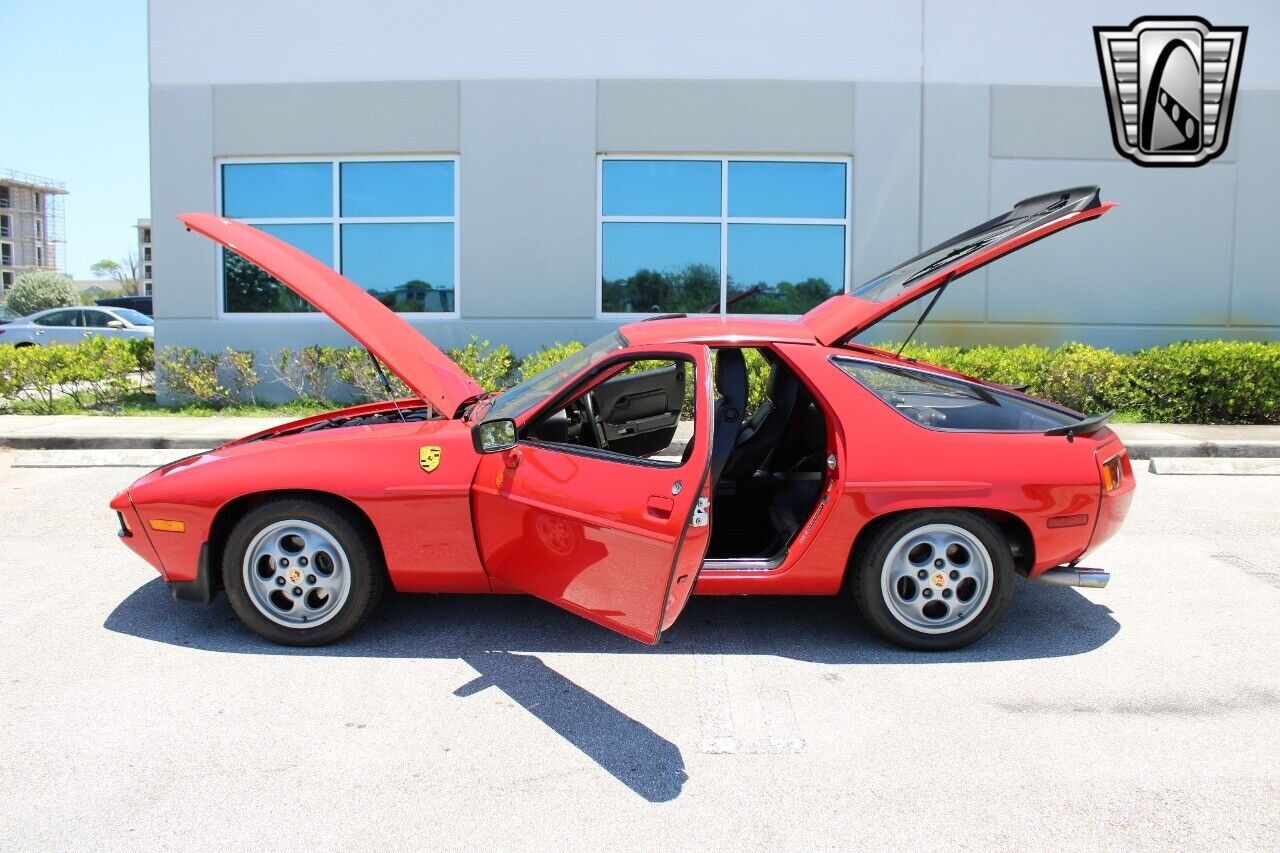 Porsche-928-1982-Red-Black-66348-10