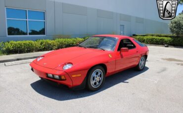 Porsche-928-1982-Red-Black-66348-3