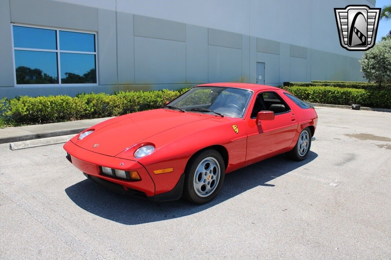 Porsche-928-1982-Red-Black-66348-3