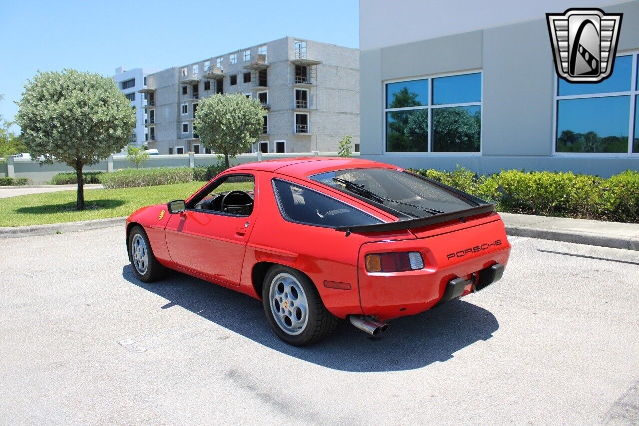 Porsche-928-1982-Red-Black-66348-5