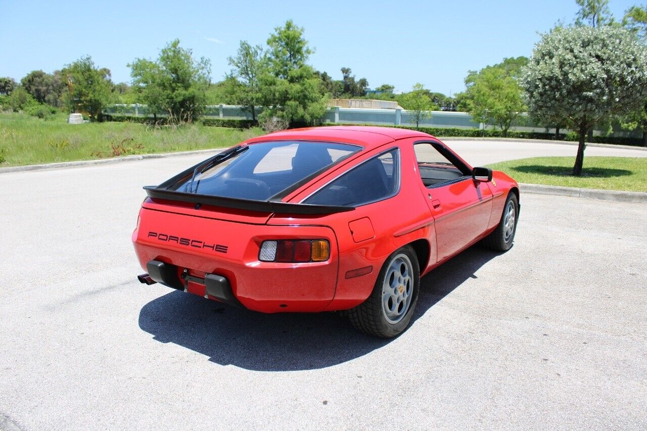 Porsche-928-1982-Red-Black-66348-7