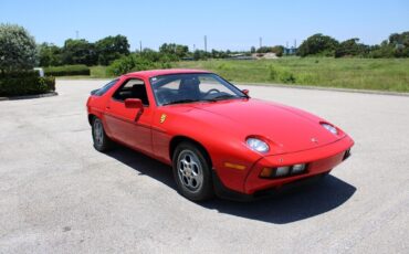 Porsche-928-1982-Red-Black-66348-9