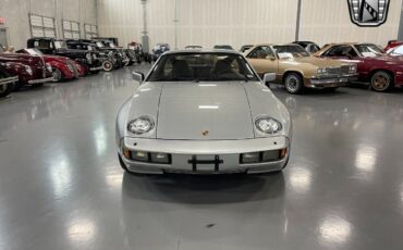 Porsche-928-Coupe-1978-Silver-Black-117526-2