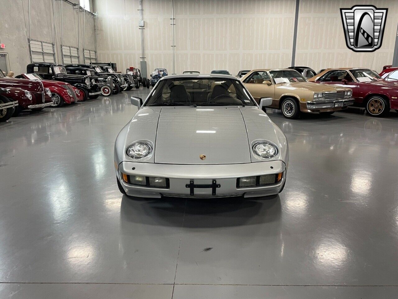 Porsche-928-Coupe-1978-Silver-Black-117526-2