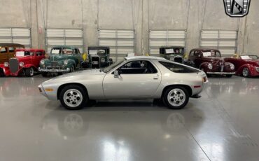 Porsche-928-Coupe-1978-Silver-Black-117526-3