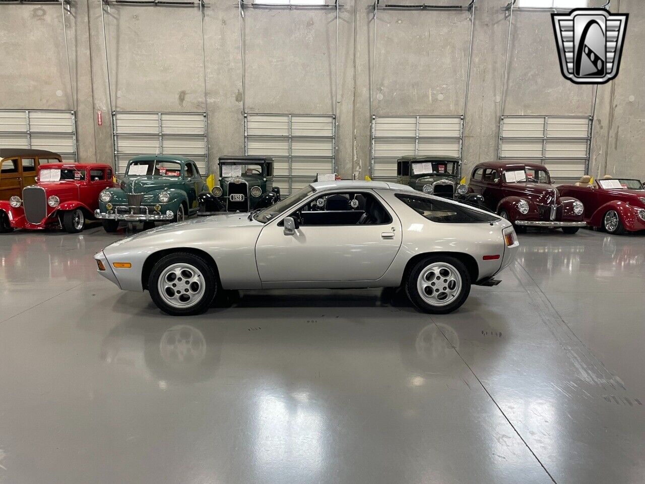 Porsche-928-Coupe-1978-Silver-Black-117526-3