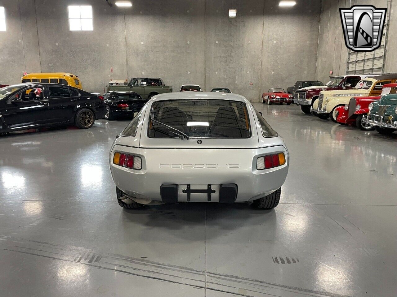 Porsche-928-Coupe-1978-Silver-Black-117526-4