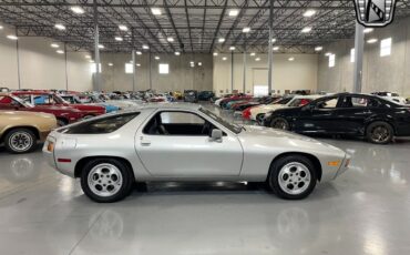 Porsche-928-Coupe-1978-Silver-Black-117526-5