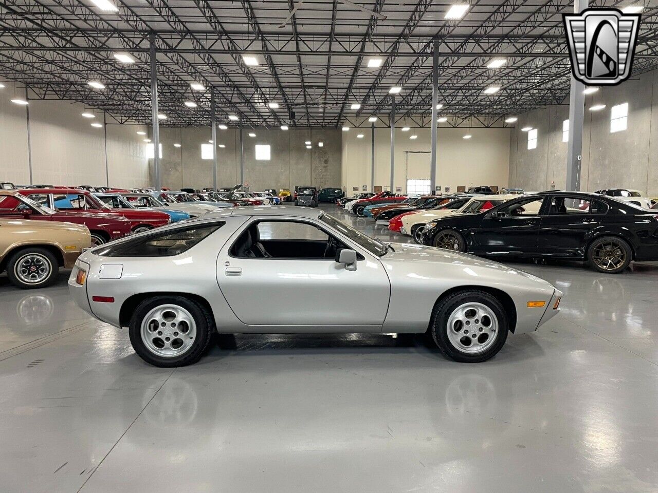 Porsche-928-Coupe-1978-Silver-Black-117526-5