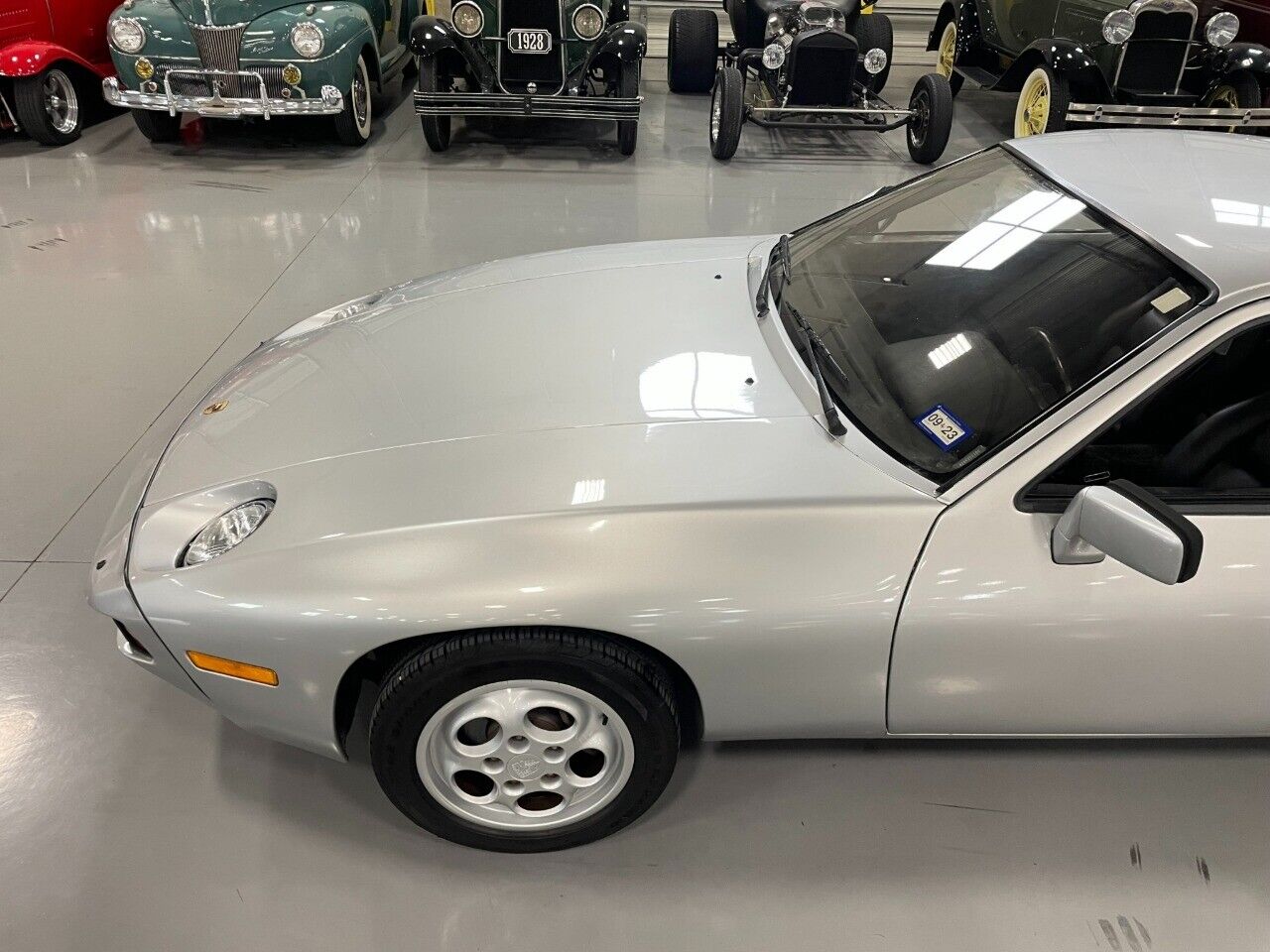 Porsche-928-Coupe-1978-Silver-Black-117526-6