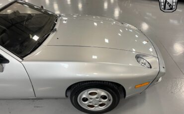 Porsche-928-Coupe-1978-Silver-Black-117526-7