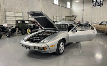 Porsche-928-Coupe-1978-Silver-Black-117526-8