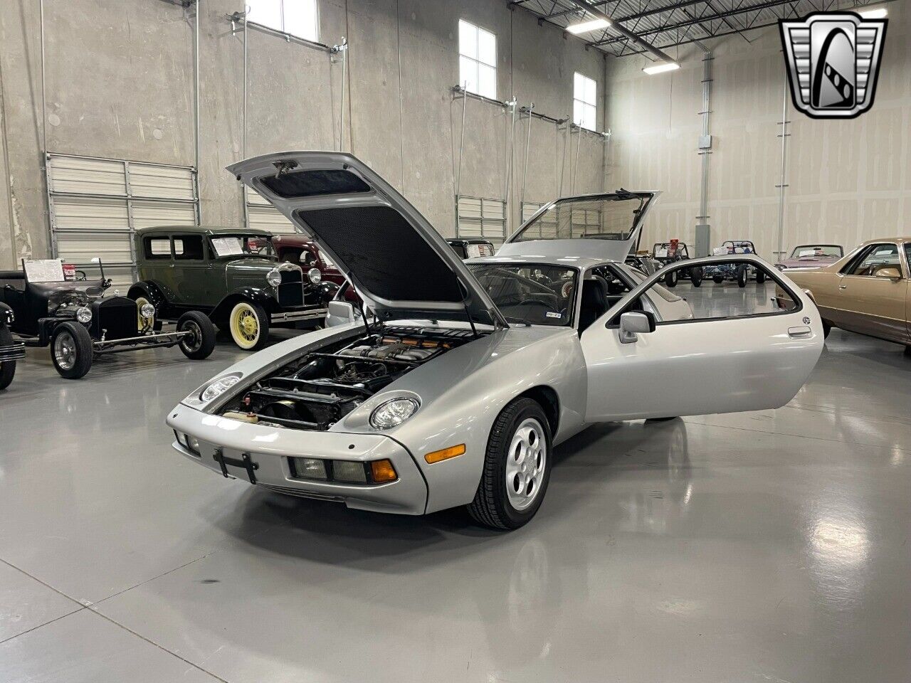 Porsche-928-Coupe-1978-Silver-Black-117526-8