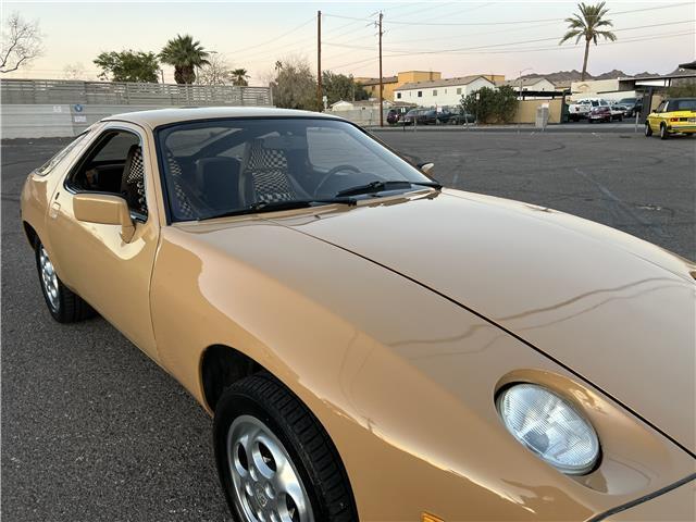 Porsche-928-Coupe-1978-Tan-pasha-148060-1