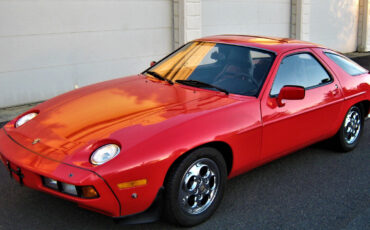 Porsche-928-Coupe-1982-Red-Black-168759-1