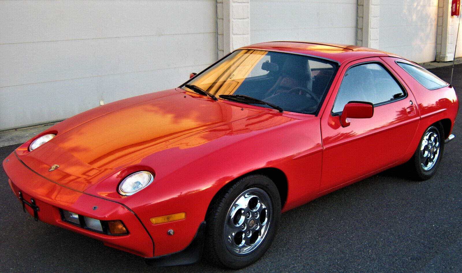 Porsche-928-Coupe-1982-Red-Black-168759-1