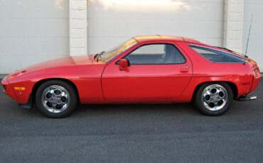 Porsche-928-Coupe-1982-Red-Black-168759-10