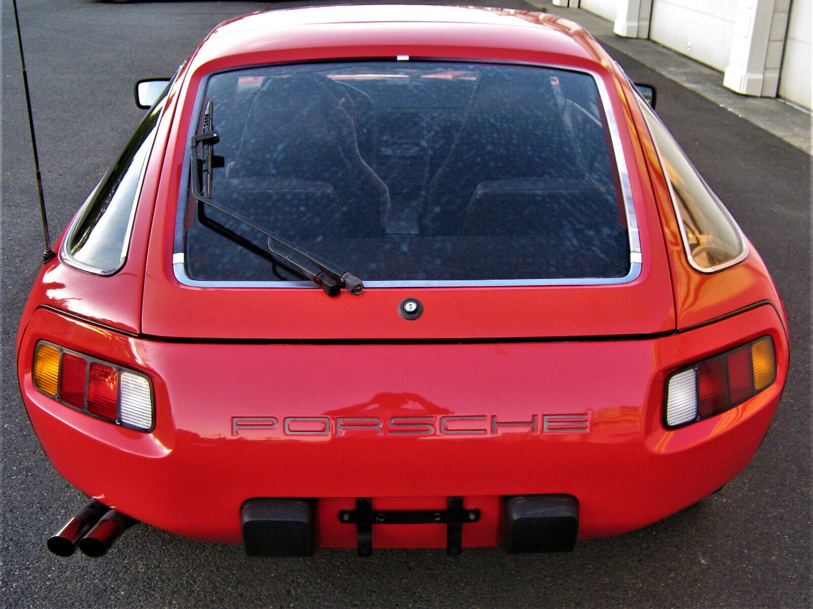 Porsche-928-Coupe-1982-Red-Black-168759-11