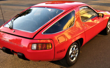 Porsche-928-Coupe-1982-Red-Black-168759-5