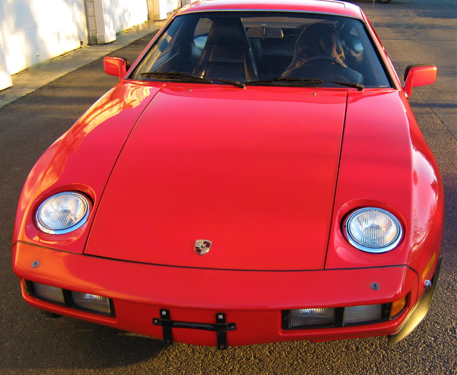 Porsche-928-Coupe-1982-Red-Black-168759-7