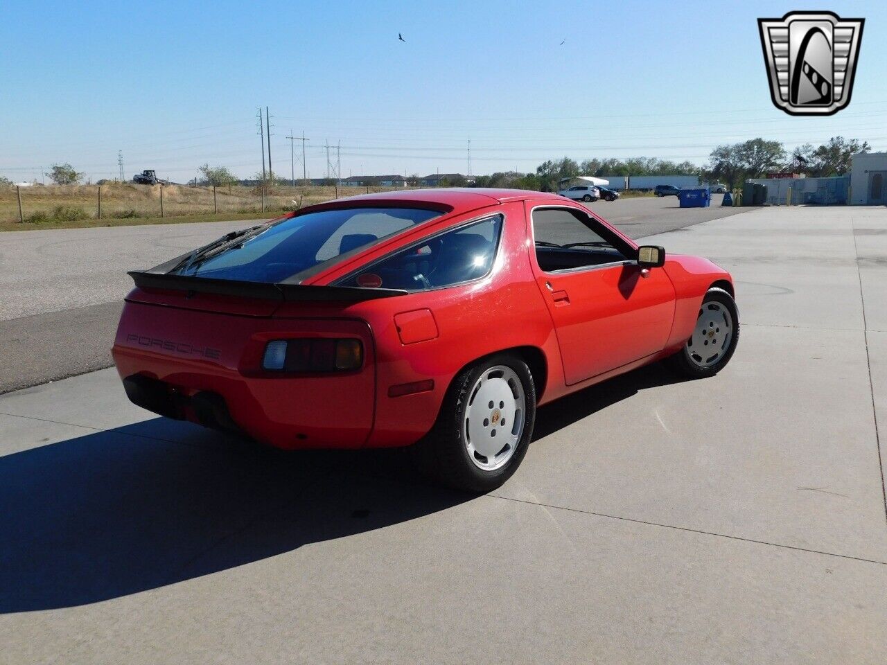 Porsche-928-Coupe-1983-Red-Black-69434-10