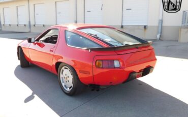 Porsche-928-Coupe-1983-Red-Black-69434-11