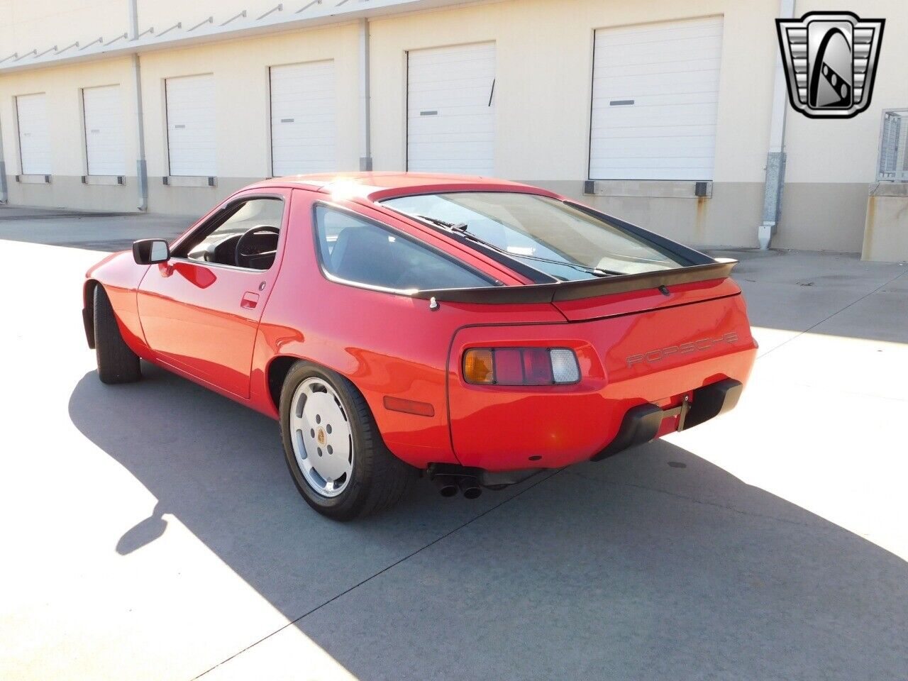 Porsche-928-Coupe-1983-Red-Black-69434-11