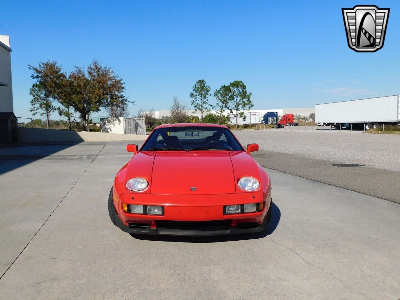 Porsche-928-Coupe-1983-Red-Black-69434-2