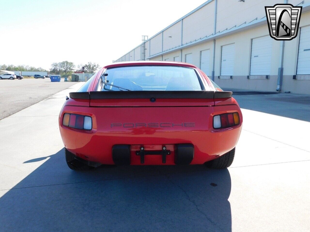 Porsche-928-Coupe-1983-Red-Black-69434-4