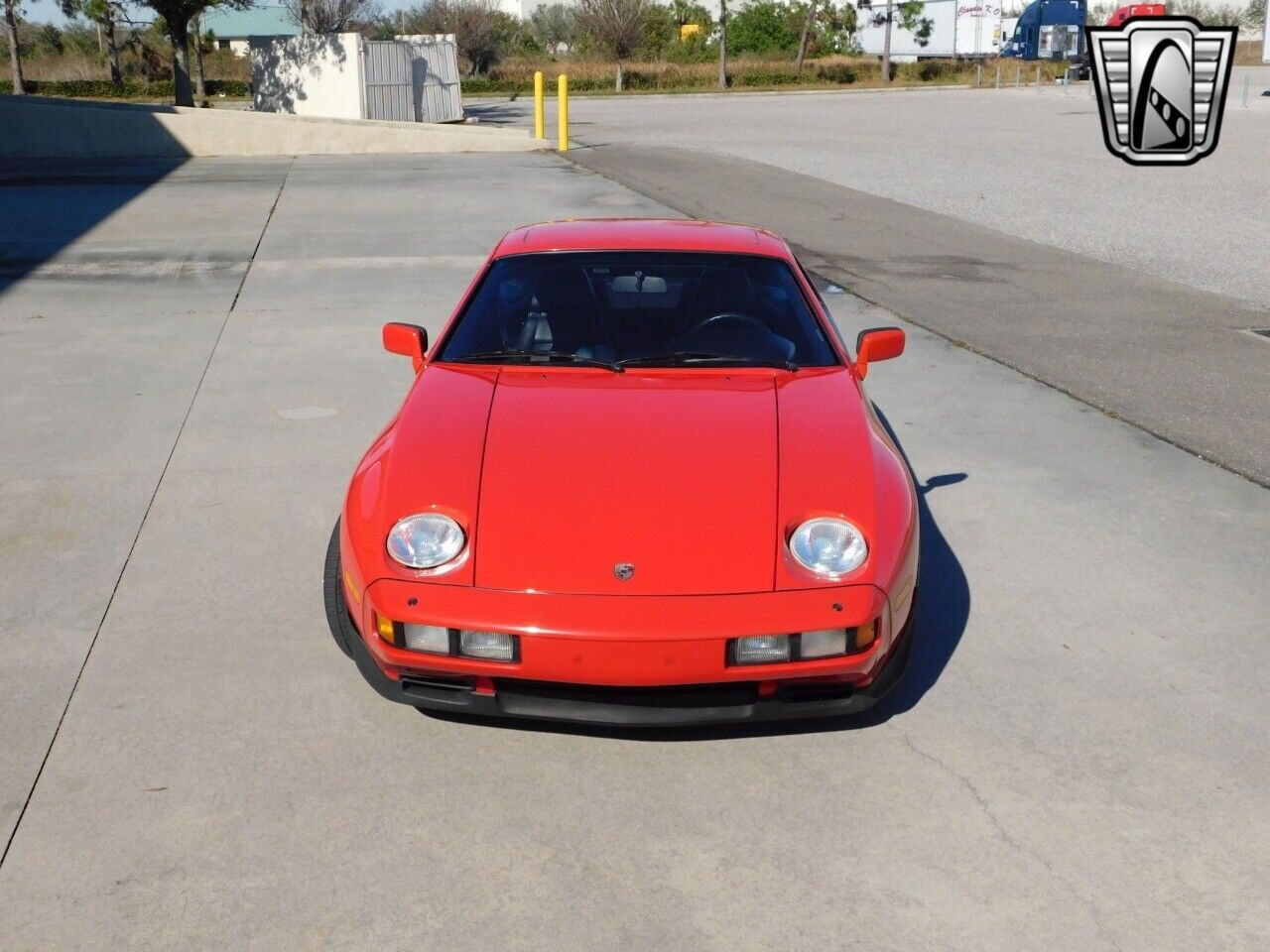 Porsche-928-Coupe-1983-Red-Black-69434-7