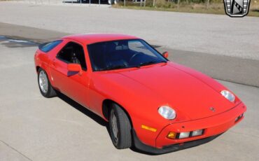 Porsche-928-Coupe-1983-Red-Black-69434-8