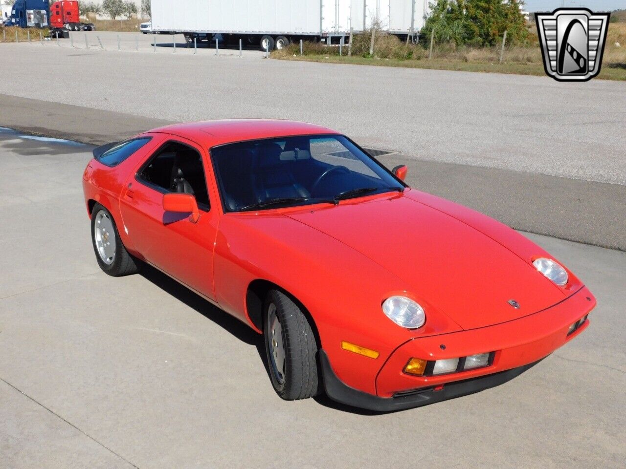 Porsche-928-Coupe-1983-Red-Black-69434-8