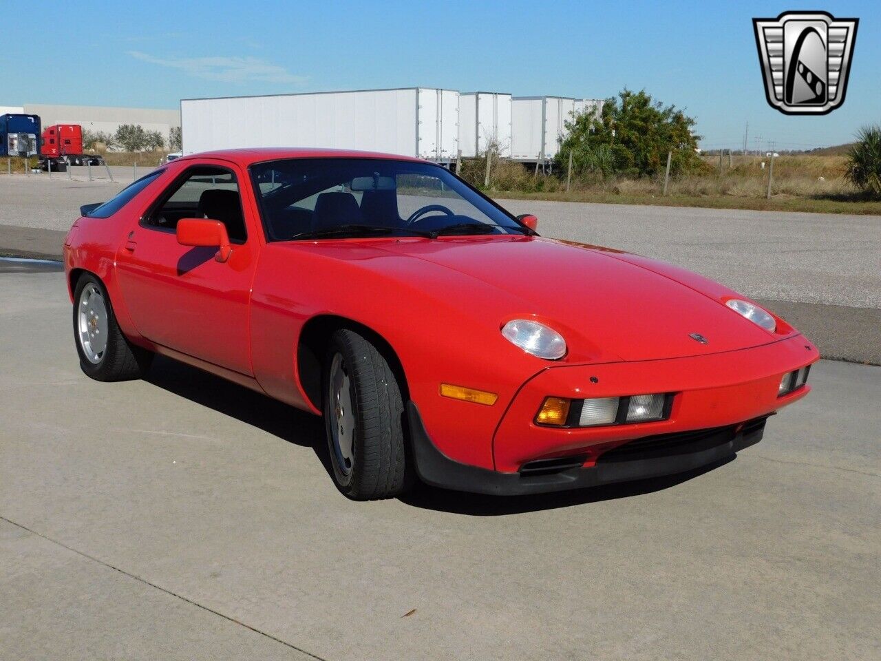 Porsche-928-Coupe-1983-Red-Black-69434-9