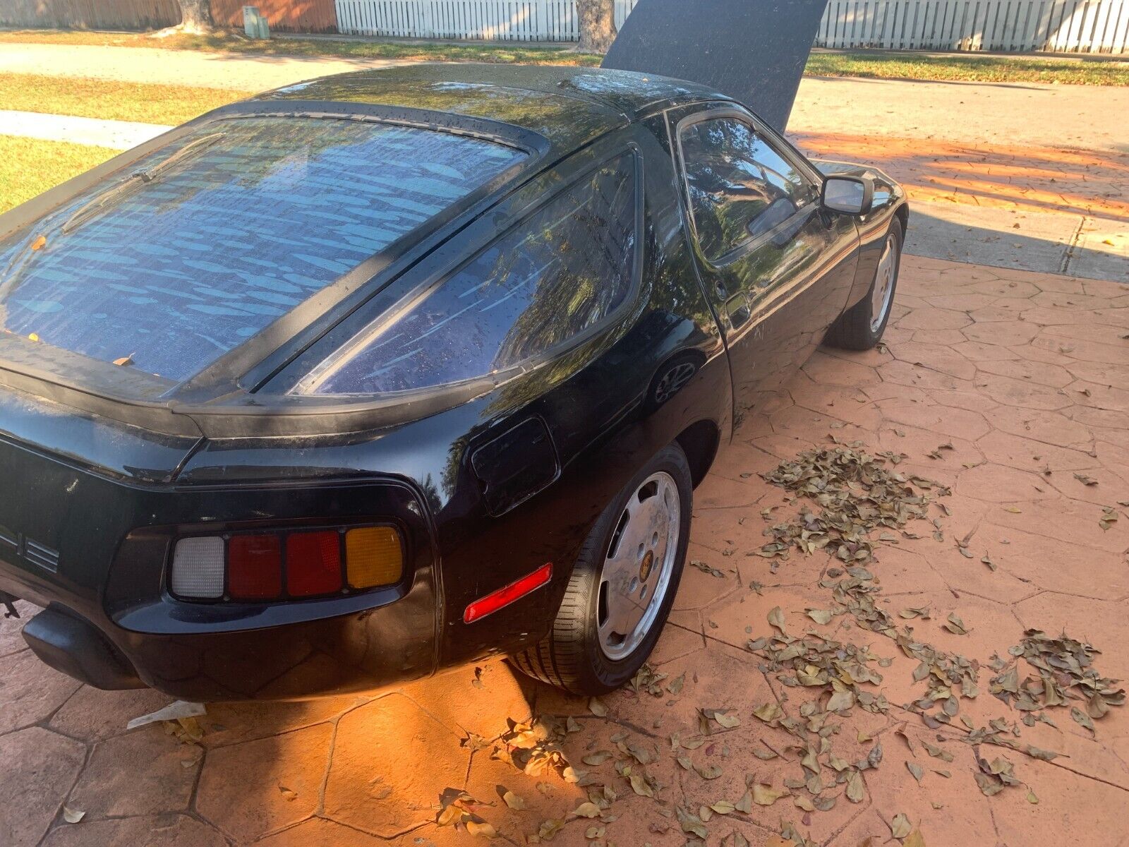 Porsche-928-Coupe-1984-Black-Black-127138-3