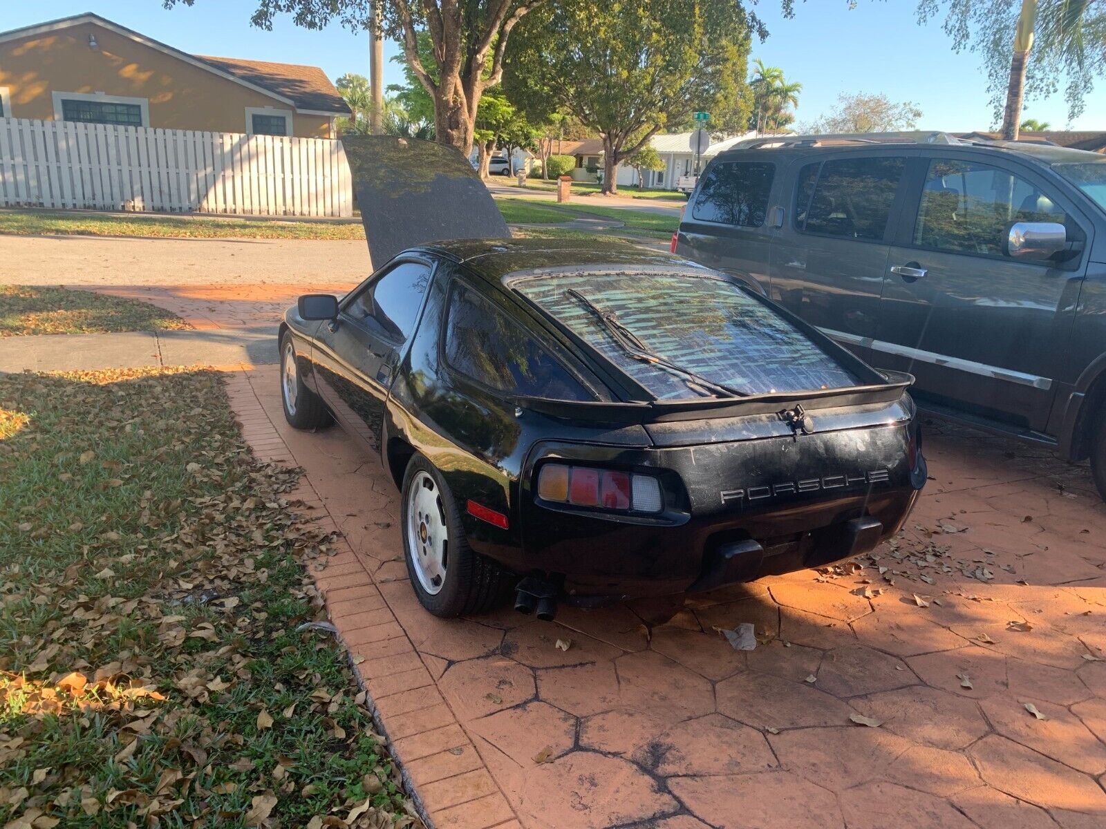 Porsche-928-Coupe-1984-Black-Black-127138-4