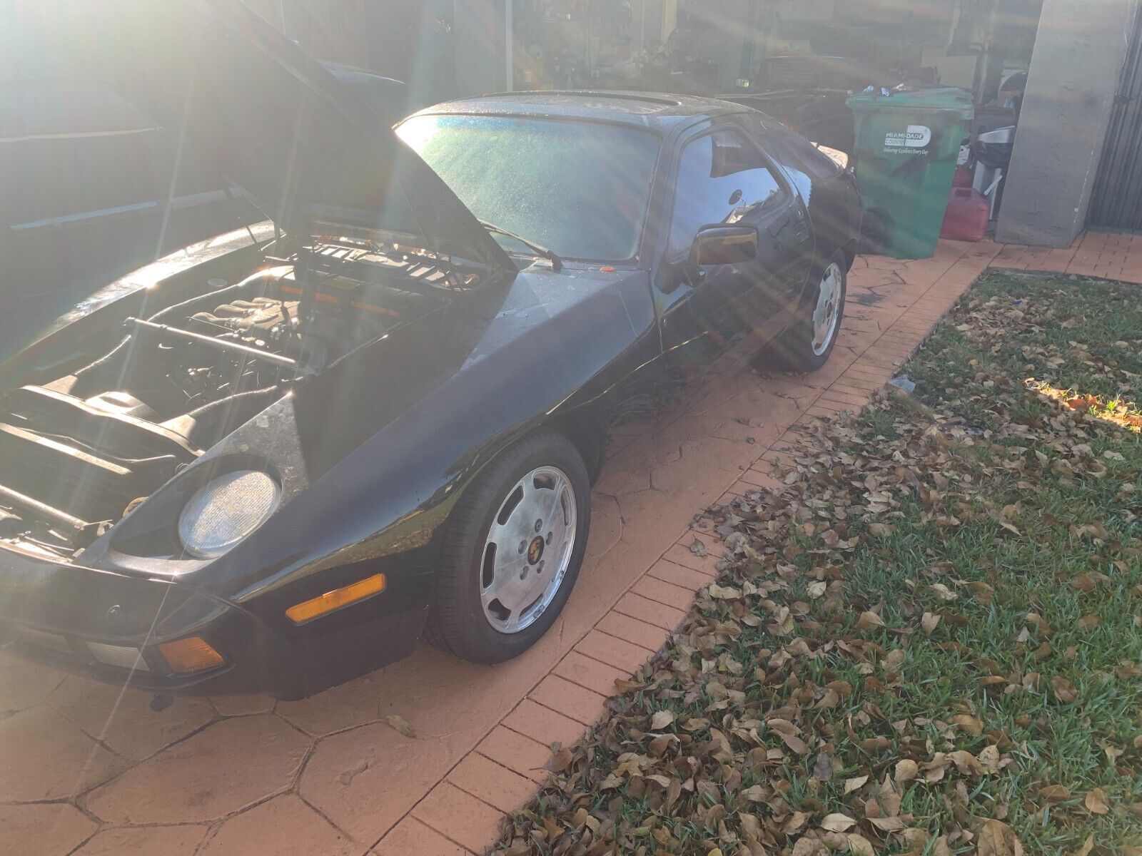 Porsche-928-Coupe-1984-Black-Black-127138-5