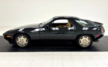 Porsche-928-Coupe-1984-Black-Tan-105126-1