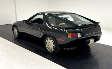 Porsche-928-Coupe-1984-Black-Tan-105126-2