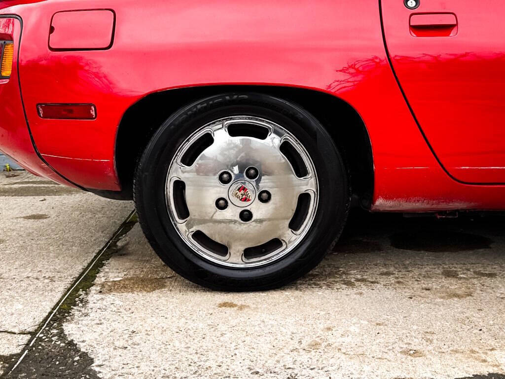 Porsche-928-Coupe-1986-Red-Black-146771-11