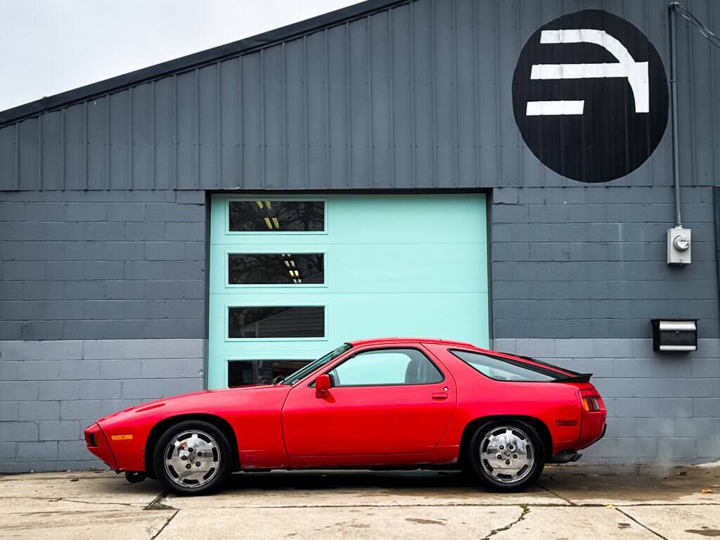 Porsche-928-Coupe-1986-Red-Black-146771-2