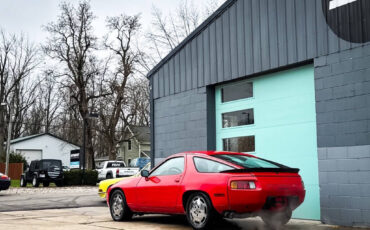 Porsche-928-Coupe-1986-Red-Black-146771-3